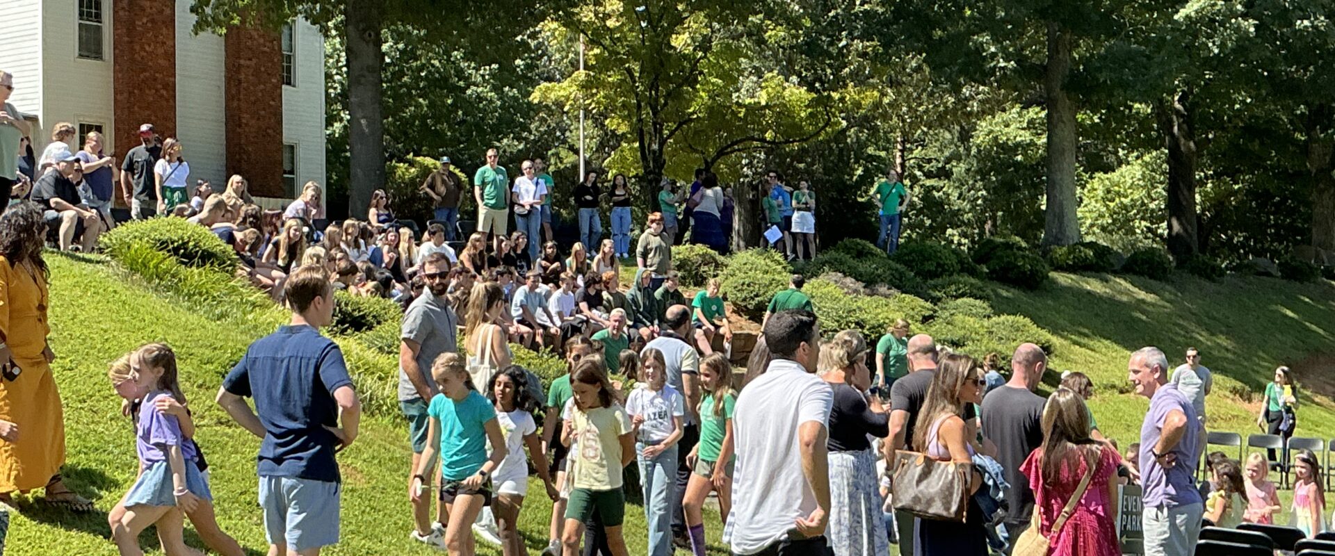 Woodlawn School Community of Families, Alumni, Faculty and Staff